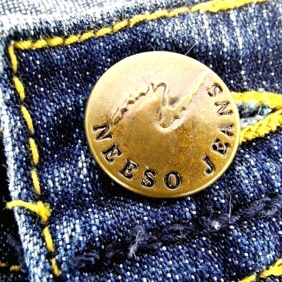Neeso Women's / Jr's 13 Mid Embroidered Blue Jeans - Picture 5 of 14